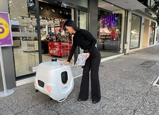 Ένα ρομπότ διακινεί τοπικές εφημερίδες στα Τρίκαλα Ένα ρομπότ διακινεί τοπικές εφημερίδες στα Τρίκαλα