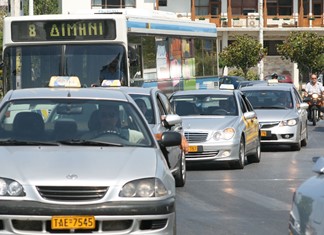"Κλείνει" η αγορά των ταξί - Εξοβελίζονται οι ηλεκτρονικές πλατφόρμες