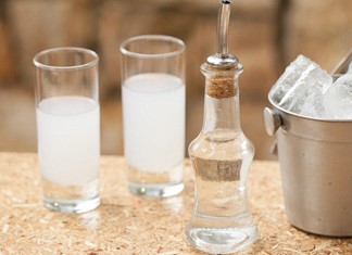 Η Θεσσαλία προτιμάει τσίπουρο με γλυκάνισο Η Θεσσαλία προτιμάει τσίπουρο με γλυκάνισο