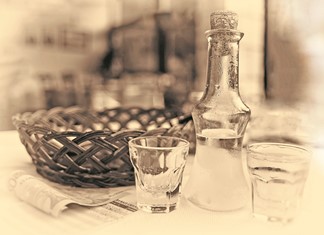 Το τσίπουρο που ...αλλάζει όνομα και ο Τύρναβος Το τσίπουρο που ...αλλάζει όνομα και ο Τύρναβος