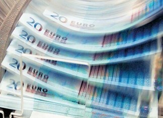 Αυξάνεται ο κίνδυνος ύφεσης σε Ευρώπη και ΗΠΑ Αυξάνεται ο κίνδυνος ύφεσης σε Ευρώπη και ΗΠΑ