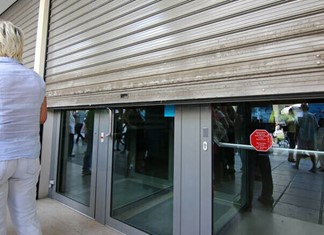 Καμπάνες σε δύο τράπεζες του Βόλου για το ωράριο Καμπάνες σε δύο τράπεζες του Βόλου για το ωράριο