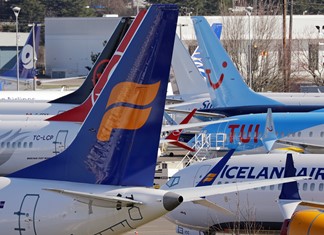 Πέφτουν οι τιμές των εισιτηρίων για να απογειωθούν τα αεροπλάνα Πέφτουν οι τιμές των εισιτηρίων για να απογειωθούν τα αεροπλάνα