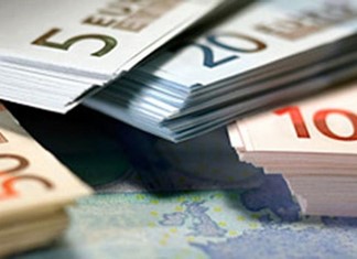 Τα μηδενικά επιτόκια στρέφουν τους καταθέτες στις επενδύσεις των αμοιβαίων Τα μηδενικά επιτόκια στρέφουν τους καταθέτες στις επενδύσεις των αμοιβαίων