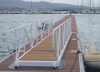 Σκιάθος: Πλωτή εξέδρα στην Αγία Παρασκευή Σκιάθος: Πλωτή εξέδρα στην Αγία Παρασκευή