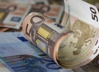 Πανάκριβα τα επιτόκια δανεισμού επιχειρήσεων - νοικοκυριών στην Ελλάδα Πανάκριβα τα επιτόκια δανεισμού επιχειρήσεων - νοικοκυριών στην Ελλάδα