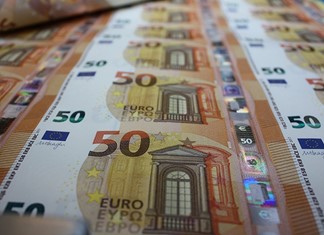 Πoταμός δανείων αλλά μόνο για τις μεγάλες επιχειρήσεις  Πoταμός δανείων αλλά μόνο για τις μεγάλες επιχειρήσεις