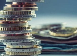 Λάρισα: Την έστησε με πλακάτ έξω από την επιχείρηση του αδερφού Λάρισα: Την έστησε με πλακάτ έξω από την επιχείρηση του αδερφού