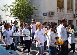 Διαγωνισμός σερβιτόρων στη Λάρισα - Waiters on the move