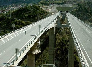 Στον "αέρα" η ιδιωτικοποίηση της Εγνατίας οδού Στον "αέρα" η ιδιωτικοποίηση της Εγνατίας οδού