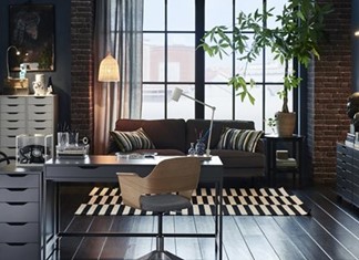 Ο Σκλαβενίτης στα χωράφια της ΙΚΕΑ πουλώντας έπιπλα Ο Σκλαβενίτης στα χωράφια της ΙΚΕΑ πουλώντας έπιπλα