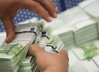 Υπογράφτηκαν οι συμβάσεις για τα "δάνεια Γιούνκερ" σε 2.000 Ελληνικές επιχειρήσεις Υπογράφτηκαν οι συμβάσεις για τα "δάνεια Γιούνκερ" σε 2.000 Ελληνικές επιχειρήσεις