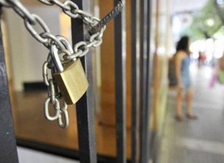 Με λουκέτο κινδυνεύουν 18.700 επιχειρήσεις το πρώτο εξάμηνο  Με λουκέτο κινδυνεύουν 18.700 επιχειρήσεις το πρώτο εξάμηνο