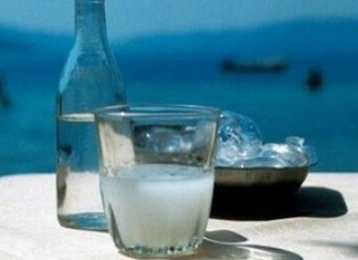 Λουκέτο 48 ωρών σε γνωστό τσιπουράδικο του Βόλου για φοροδιαφυγή Λουκέτο 48 ωρών σε γνωστό τσιπουράδικο του Βόλου για φοροδιαφυγή