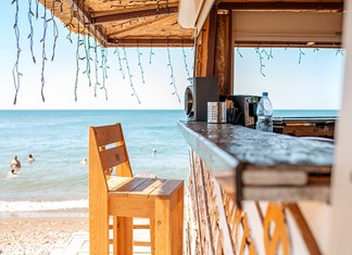 Λουκέτα σε παράνομα μπίτς μπάρ - αντιδρά ο Μπέος Λουκέτα σε παράνομα μπίτς μπάρ - αντιδρά ο Μπέος