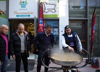 Η Όλυμπος μαγείρεψε για τους ευάλωτους στη Λάρισα