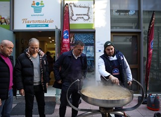 Η Όλυμπος μαγείρεψε για τους ευάλωτους στη Λάρισα Η Όλυμπος μαγείρεψε για τους ευάλωτους στη Λάρισα