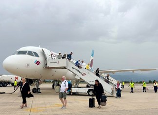 Η πρώτη πτήση έφτασε στη Νέα Αγχίαλο Η πρώτη πτήση έφτασε στη Νέα Αγχίαλο