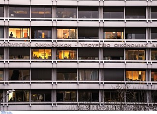 Ενίσχυση του ΑΕΠ 2,5% θα φέρει η επενδυτική βαθμίδα Ενίσχυση του ΑΕΠ 2,5% θα φέρει η επενδυτική βαθμίδα