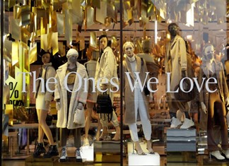 Κατέρρευσε Βρετανικός κολοσσός ενδυμάτων Κατέρρευσε Βρετανικός κολοσσός ενδυμάτων