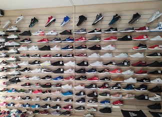 Η Cosmos απειλεί την πρωτιά της Intersport  Η Cosmos απειλεί την πρωτιά της Intersport