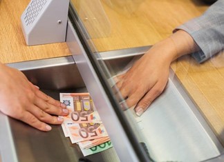Αυξήθηκαν οι καταθέσεις εν μέσω πανδημίας Αυξήθηκαν οι καταθέσεις εν μέσω πανδημίας