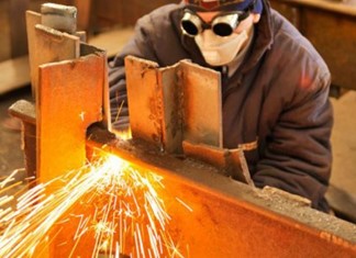 Καταστροφικές για την βιομηχανία οι νέες τιμές του ηλεκτρικού ρεύματος Καταστροφικές για την βιομηχανία οι νέες τιμές του ηλεκτρικού ρεύματος