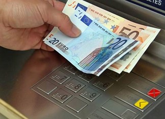 Έφυγαν 2,5 δις σε 45 από τις τράπεζες Έφυγαν 2,5 δις σε 45 από τις τράπεζες
