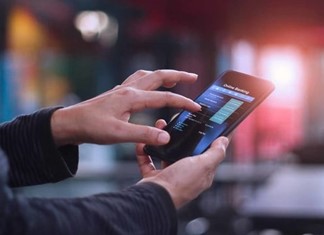 Το e-banking χρησιμοποιεί ένας στους δύο Έλληνες Το e-banking χρησιμοποιεί ένας στους δύο Έλληνες