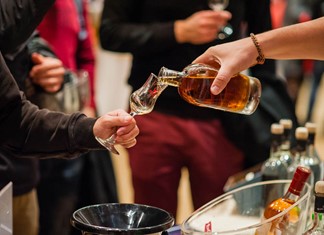 Τα Αποστάγματα και οι θεσσαλικές παρουσίες στο Νιάρχος Τα Αποστάγματα και οι θεσσαλικές παρουσίες στο Νιάρχος