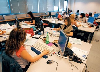 Οι επιχειρήσεις αναζητούν και δεν βρίσκουν εργαζόμενους Οι επιχειρήσεις αναζητούν και δεν βρίσκουν εργαζόμενους