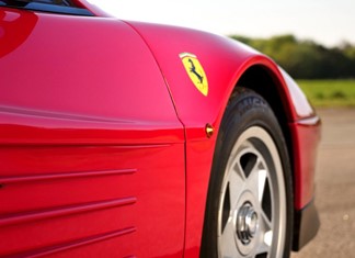 Η Ferrari λανσάρει ρεστοράν και επώνυμα ρούχα Η Ferrari λανσάρει ρεστοράν και επώνυμα ρούχα