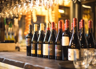 Προσωποιημένες ετικέτες στο ποιοτικό κρασί Προσωποιημένες ετικέτες στο ποιοτικό κρασί