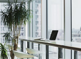 Τα επιτόκια πλήττουν την αγορά εμπορικών ακινήτων Τα επιτόκια πλήττουν την αγορά εμπορικών ακινήτων