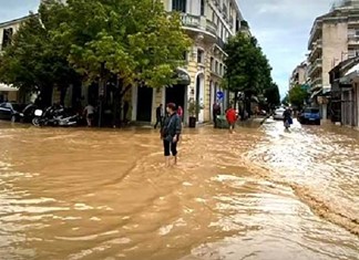 Οι ζημιές στα σούπερ μάρκετ της Καρδίτσας Οι ζημιές στα σούπερ μάρκετ της Καρδίτσας