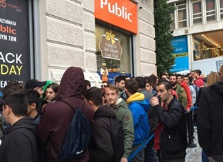 Το Ελληνικό λιανεμπόριο ποντάρει στα έσοδα της Black Friday Το Ελληνικό λιανεμπόριο ποντάρει στα έσοδα της Black Friday