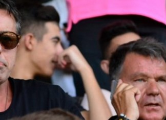 Τον αποκάλεσε ...άφραγκο Τον αποκάλεσε ...άφραγκο