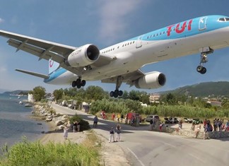 Έφτασε στη Σκιάθο η πρώτη φετινή διεθνής πτήση Έφτασε στη Σκιάθο η πρώτη φετινή διεθνής πτήση