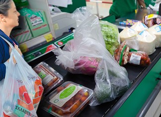 Σούπερ μάρκετ: Οι καταναλωτές δεν θέλουν να πληρώνουν τις σακούλες