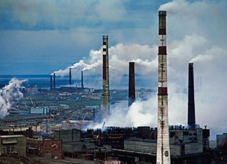 Οι κυρώσεις «λυγίζουν» τη ρωσική οικονομία Οι κυρώσεις «λυγίζουν» τη ρωσική οικονομία