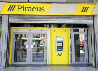 Κλείνει το κατάστημα της Πειραιώς στην κεντρική πλατεία της Λάρισας Κλείνει το κατάστημα της Πειραιώς στην κεντρική πλατεία της Λάρισας