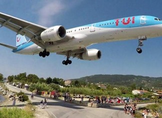 Ενα στα τρία ευρώ του ΑΕΠ από τον τουρισμό Ενα στα τρία ευρώ του ΑΕΠ από τον τουρισμό