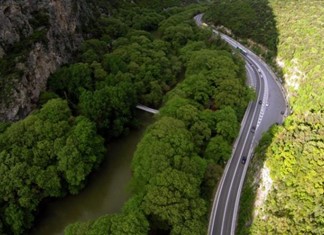 «Αυτοκινητόδρομος Αιγαίου»: Πρώτα τα διόδια στα Τέμπη και μετά ο κόμβος στον Πυργετό (τον οποίο θα πληρώσει το…δημόσιο)!