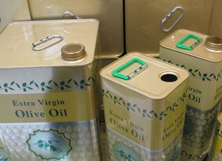 Στα 500 εκ. ο μαύρος τζίρος του λαδιού στον τενεκέ Στα 500 εκ. ο μαύρος τζίρος του λαδιού στον τενεκέ