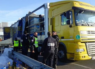 Μηχανήματα και …πρόσφυγες Μηχανήματα και …πρόσφυγες