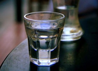 Χύμα τσίπουρο Βουλγαρίας κατακλύζει την ελληνική αγορά Χύμα τσίπουρο Βουλγαρίας κατακλύζει την ελληνική αγορά