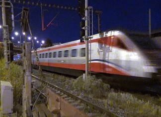 Έφτασε το "ασημένιο βέλος" για την διαδρομή Αθήνα- Λάρισα- Θεσσαλονίκη Έφτασε το "ασημένιο βέλος" για την διαδρομή Αθήνα- Λάρισα- Θεσσαλονίκη