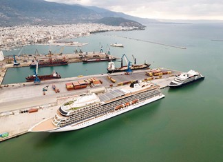 Προσφυγές και "μπλέξιμο" στο Λιμάνι του Βόλου Προσφυγές και "μπλέξιμο" στο Λιμάνι του Βόλου