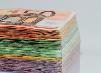 Έρχεται μείωση του "μαξιλαριού" των 37 δισ. ευρώ
