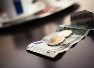 Ένας στους δύο χωρίς ενημερότητα  Ένας στους δύο χωρίς ενημερότητα